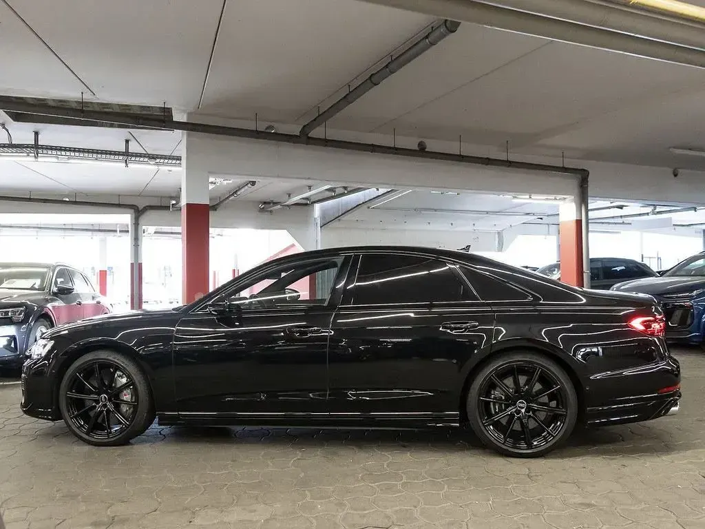 Gebraucht Audi S8 Ambiente 571 PS (419 kW) 2023 Mythosschwarz metallic Limousine