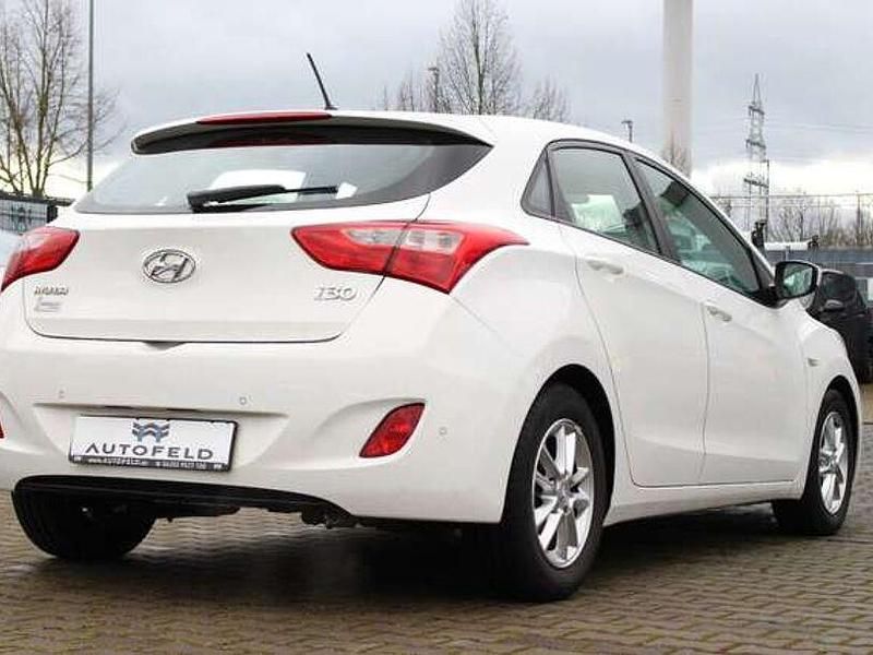 Gebraucht Hyundai i30 Edition 135 PS (99 kW) 2013 Weiß Limousine