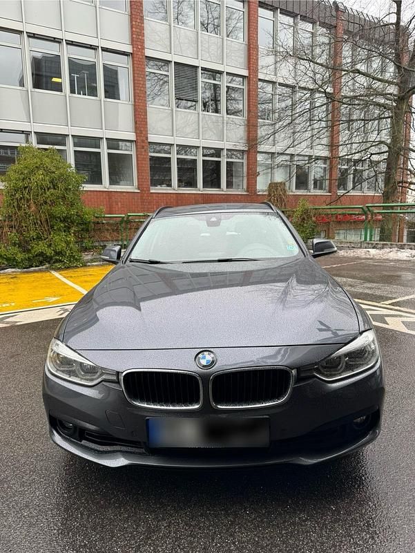 Gebraucht BMW 318 Advantage 136 PS (100 kW) 2018 Grau Kombi