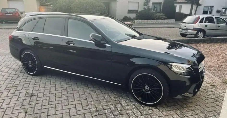 Gebraucht Mercedes C220 194 PS (142 kW) 2019 Schwarz Kombi