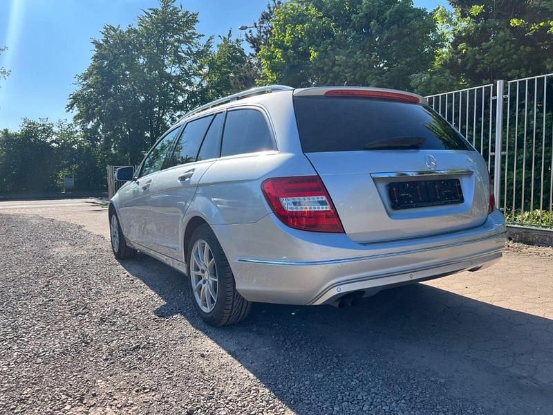 Gebraucht Mercedes C180 156 PS (114 kW) 2013 Silber Kombi
