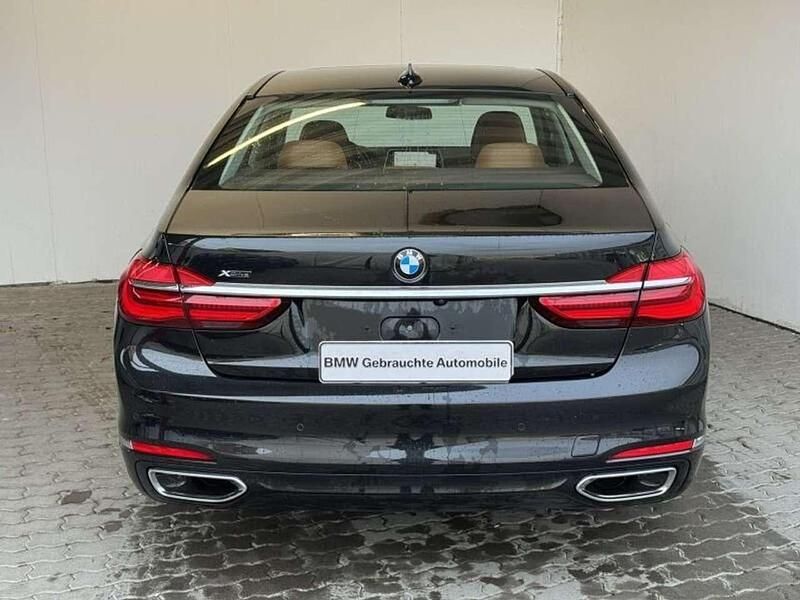 Gebraucht BMW 740 320 PS (235 kW) 2019 Black sapphire metallic Limousine