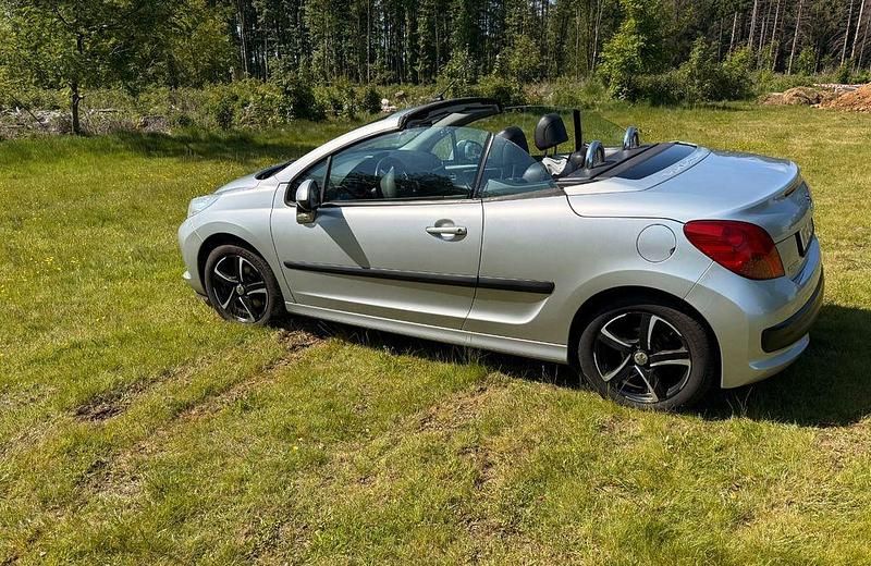 Silber Gebraucht 2007 Peugeot 207 CC Cabrio | 2.599 € (Superpreis) - Bild 1/4