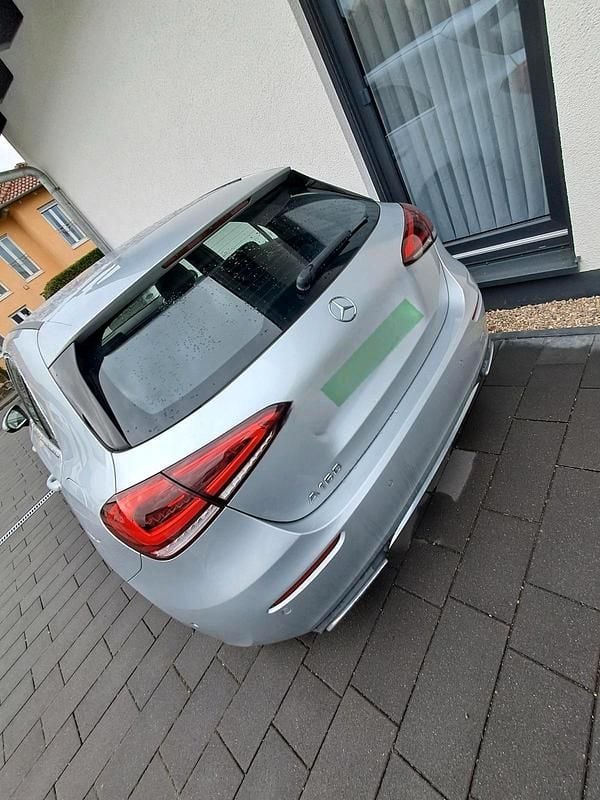 Gebraucht Mercedes A160 109 PS (80 kW) 2019 Silber Limousine