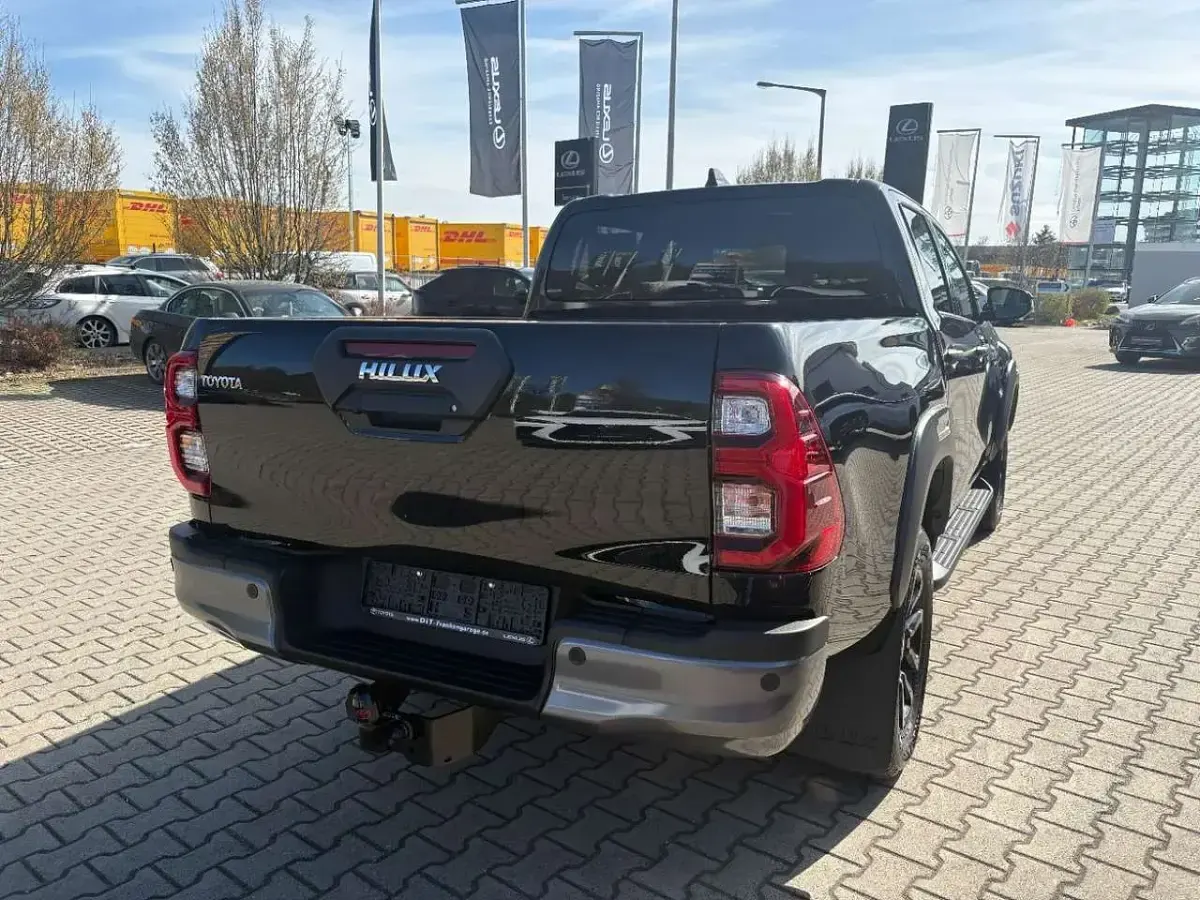 Gebraucht Toyota HiLux 204 PS (150 kW) 2026 Mysticschwarz mica metallic Pickup