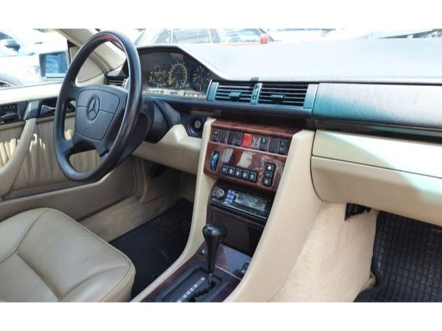 Gebraucht Mercedes E320 220 PS (161 kW) 1995 Weiß Cabrio