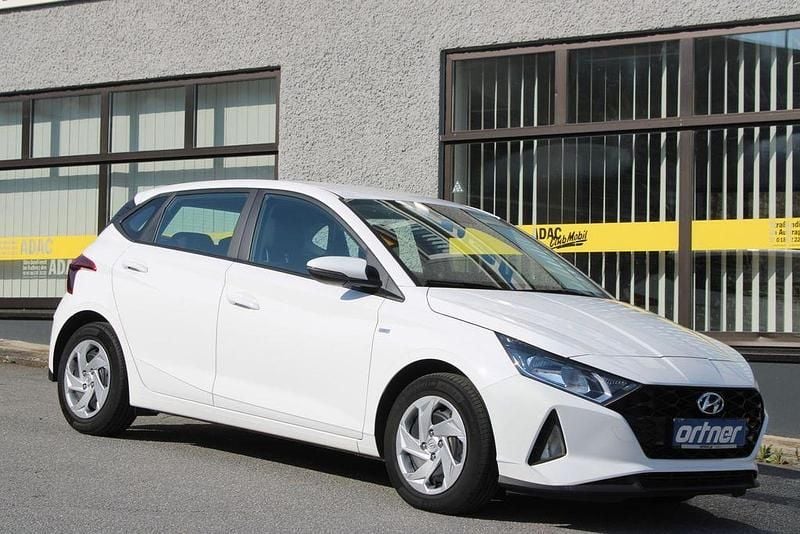 Gebraucht Hyundai i20 Select 101 PS (74 kW) 2022 Weiß Kleinwagen