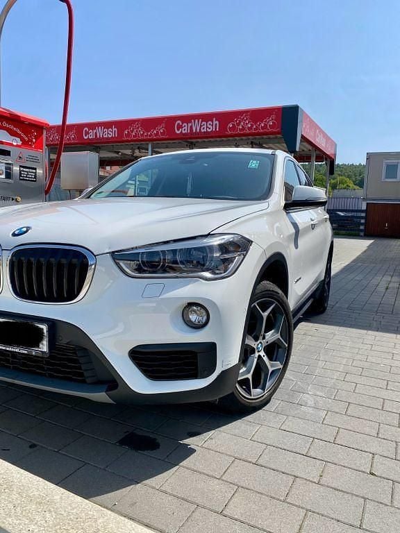 Weiß Gebraucht 2016 BMW X1 Sport Line SUV | 19.900 € (Fairer Preis) - Bild 1/4