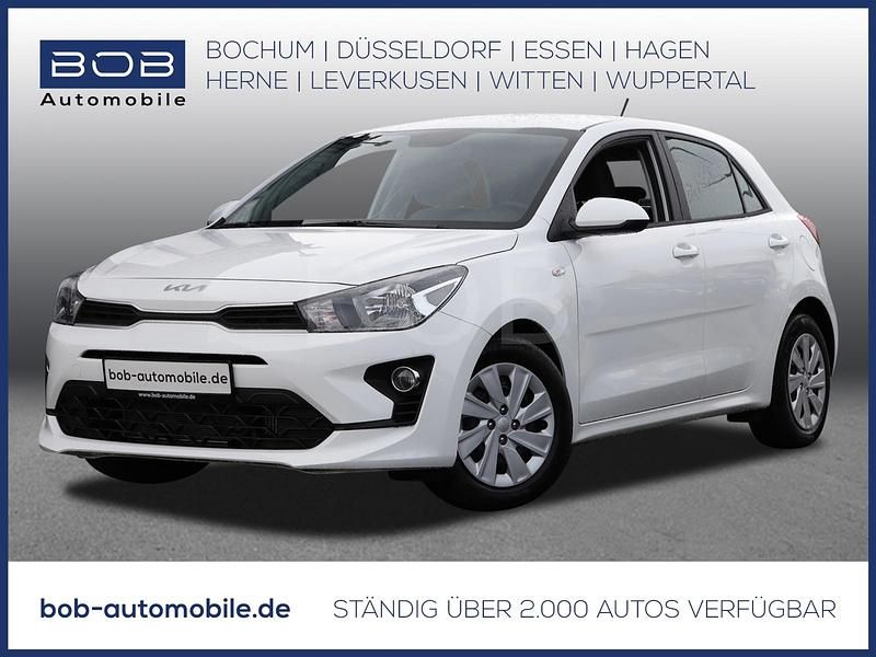 Weiß Gebraucht 2023 Kia Rio Edition 7 Limousine | 16.665 € (Fairer Preis) - Bild 1/3