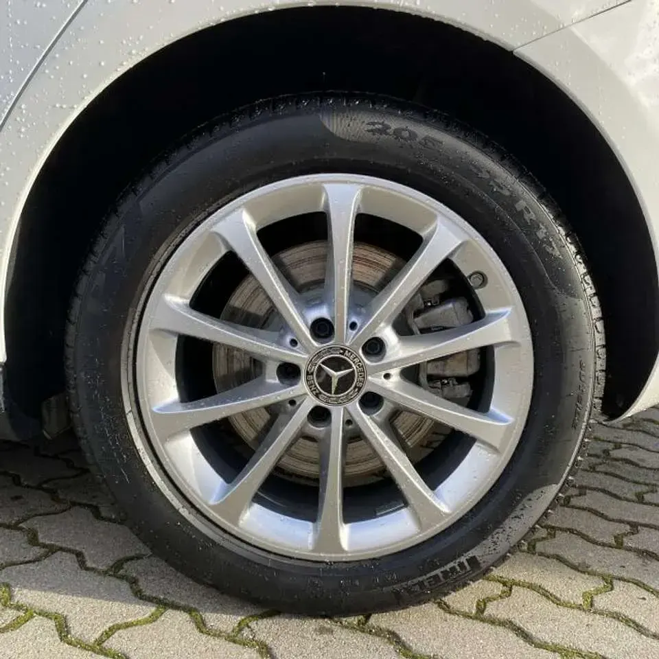 Gebraucht Mercedes A250 160 PS (117 kW) 2021 Weiß Limousine