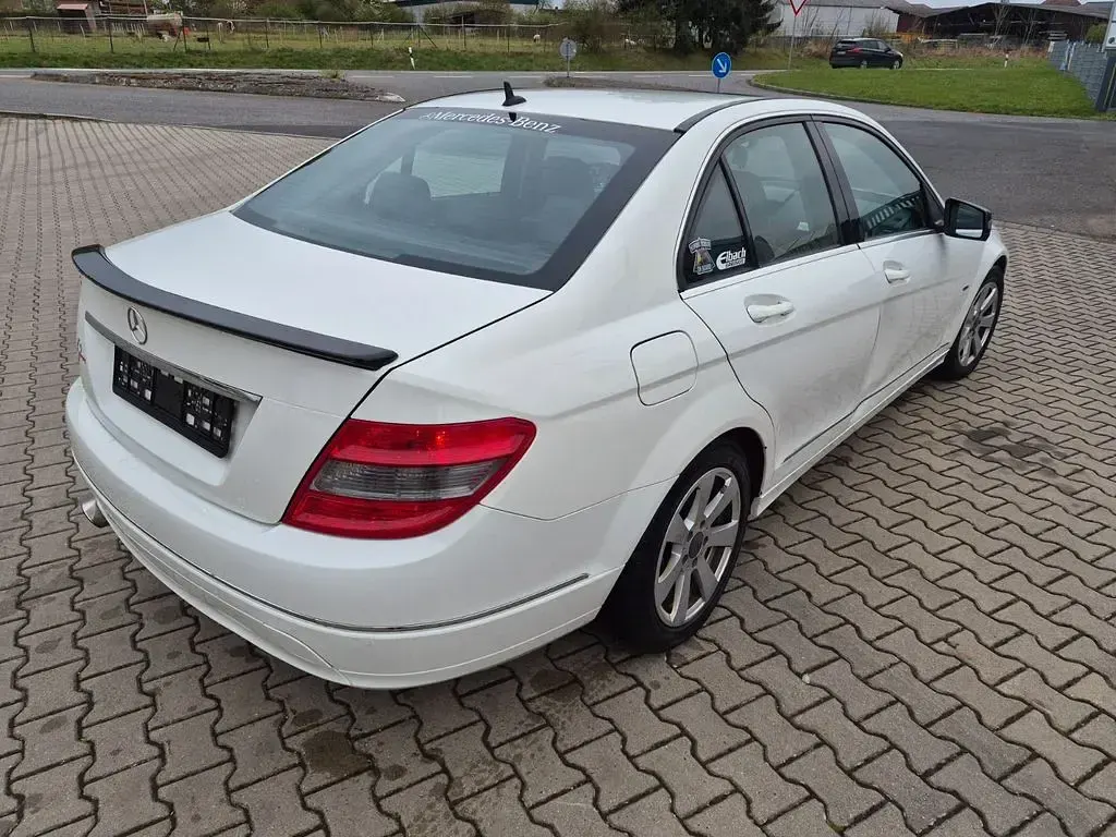 Gebraucht Mercedes C200 184 PS (135 kW) 2009 Weiß Limousine
