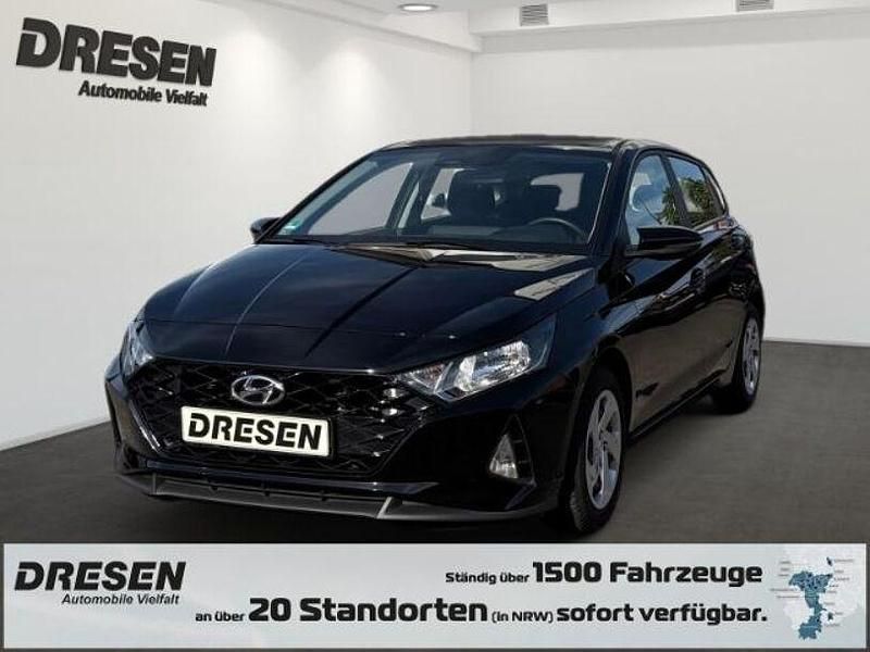 Schwarz Gebraucht 2021 Hyundai i20 Select Limousine | 17.480 € (Etwas zu teuer) - Bild 1/4