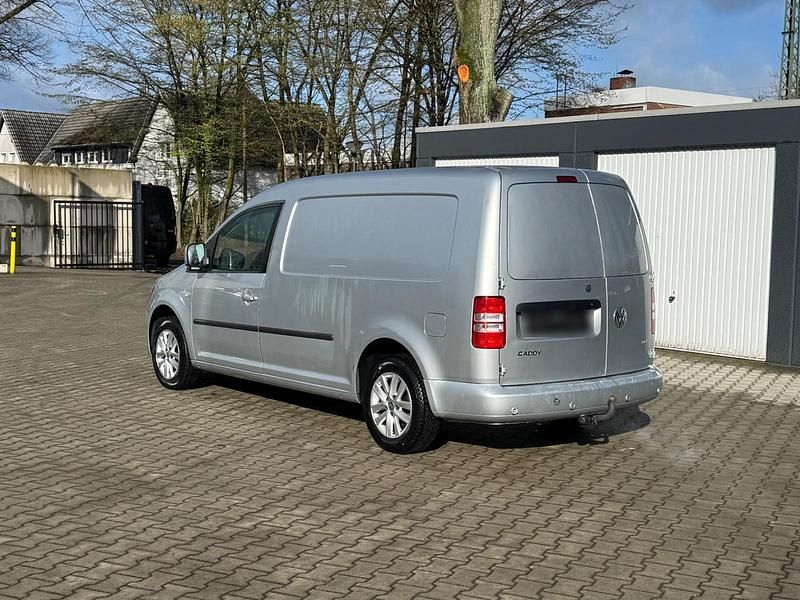 Gebraucht VW Caddy Maxi 102 PS (75 kW) 2011 Silber Van / Kleinbus