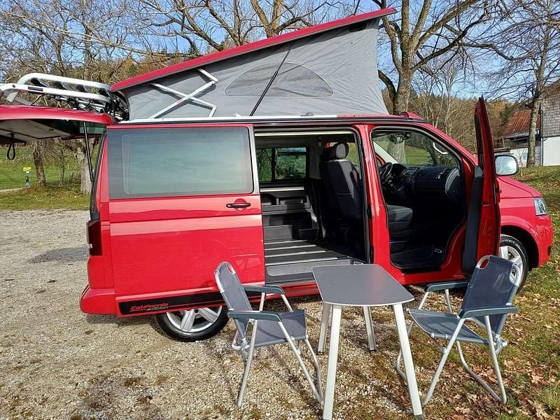 Gebraucht VW California Beach 140 PS (102 kW) 2013 Rot Van