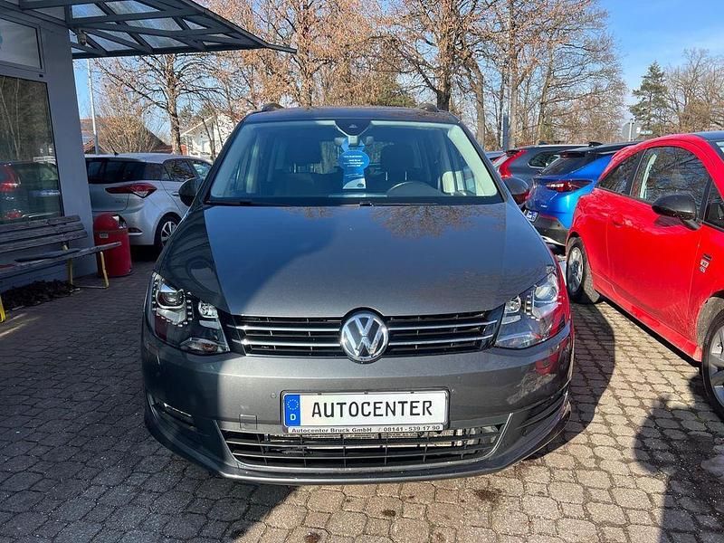 Gebraucht VW Sharan Comfortline 150 PS (110 kW) 2015 Grau Van / Kleinbus