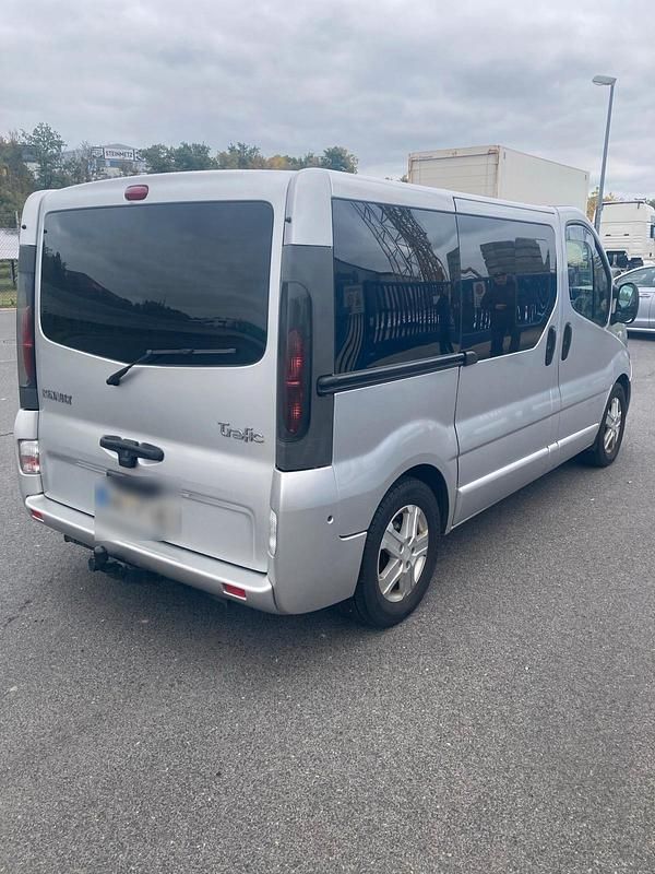 Gebraucht Renault Trafic 145 PS (106 kW) 2006 Silber Van / Kleinbus