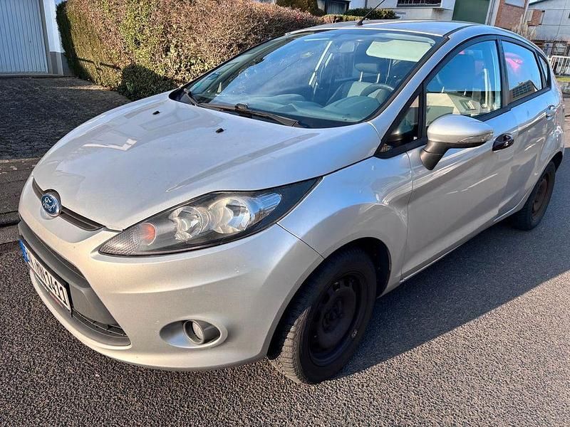 Gebraucht Ford Fiesta Titanium 82 PS (60 kW) 2009 Silber Kleinwagen