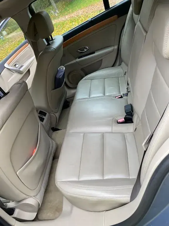 Gebraucht Renault Laguna GrandTour Initiale 173 PS (127 kW) 2008 Silber Kombi