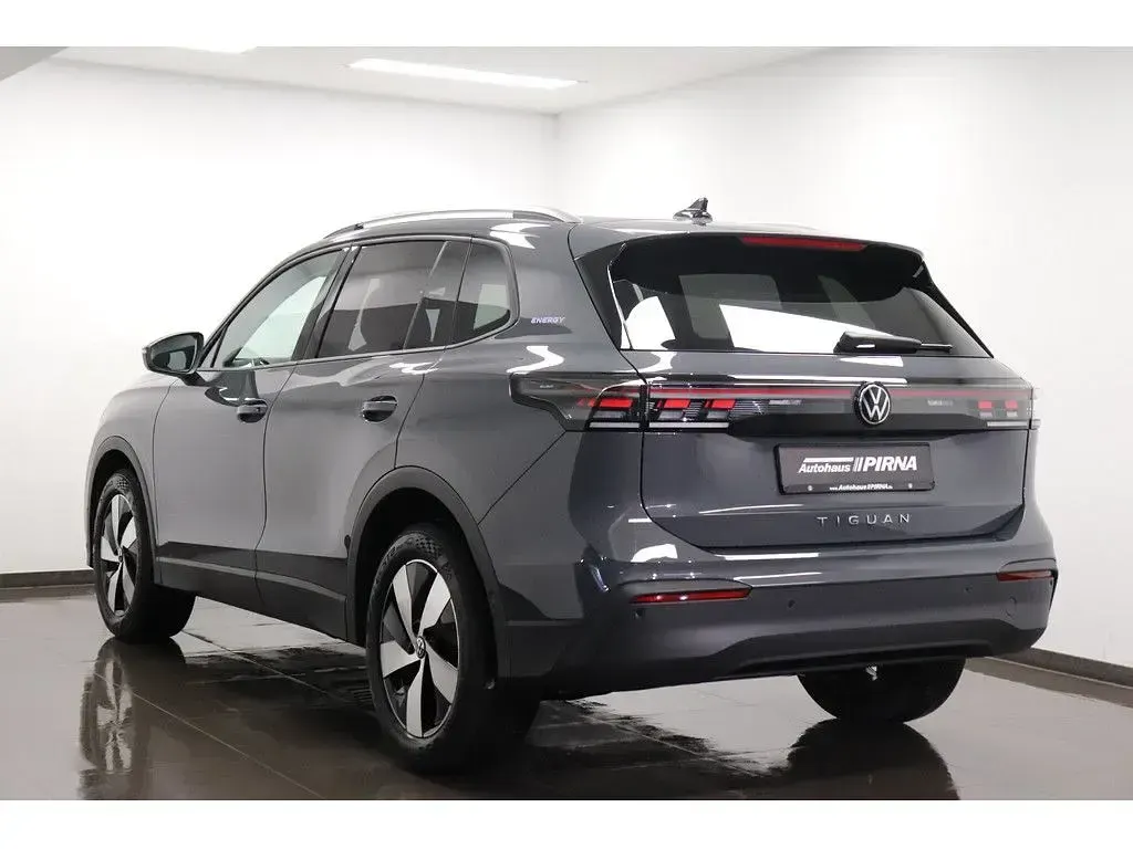 Gebraucht VW Tiguan 150 PS (110 kW) 2026 Grau SUV