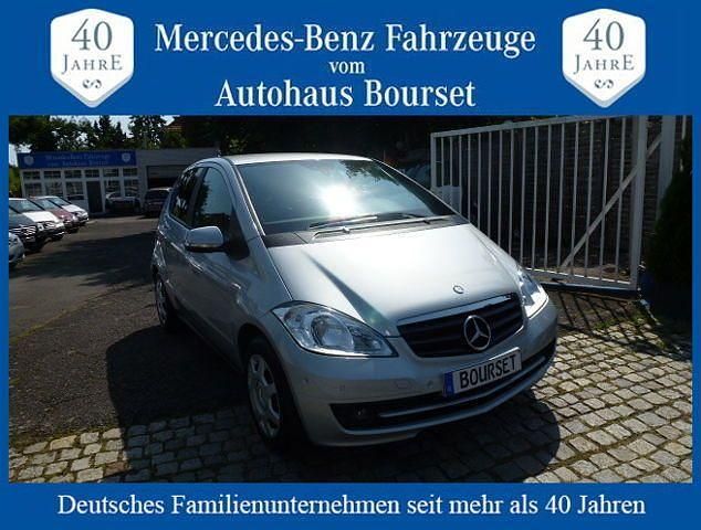 Silber Gebraucht 2012 Mercedes A160 Van / Kleinbus | 11.900 € (Etwas zu teuer) - Bild 1/4