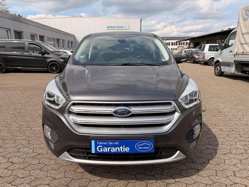 Gebraucht Ford Kuga Titanium 150 PS (110 kW) 2017 Grau SUV