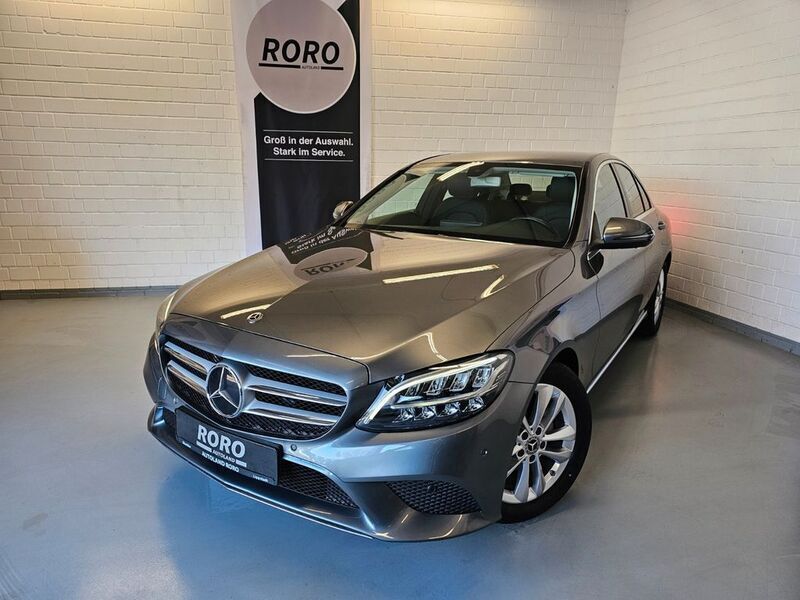 Grau Gebraucht 2019 Mercedes C180 Avantgarde Limousine | 22.450 € (Etwas zu teuer) - Bild 1/4