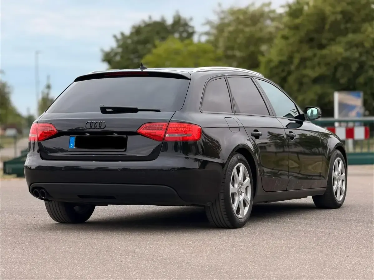 Używany Audi A4 143 KM (105 kW) 2011 Czarny Kombi