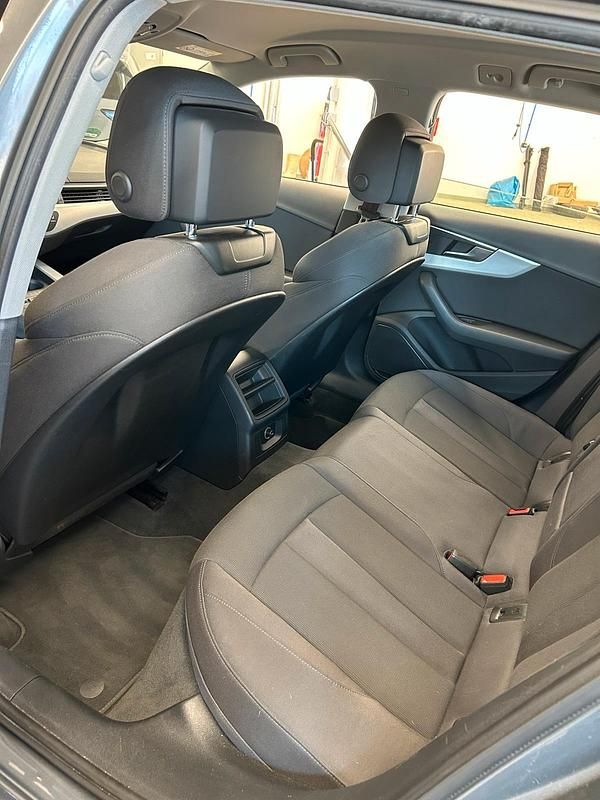 Gebraucht Audi A4 Sport 191 PS (140 kW) 2018 Grau Kombi