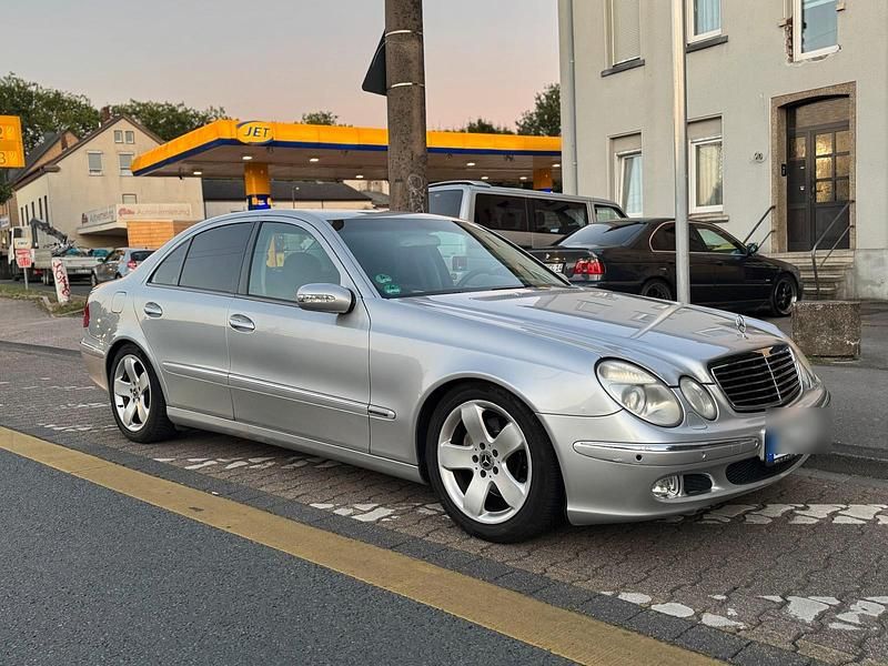 Silber Gebraucht 2003 Mercedes E320 Elegance Limousine | 6.850 € (Teuer) - Bild 1/4