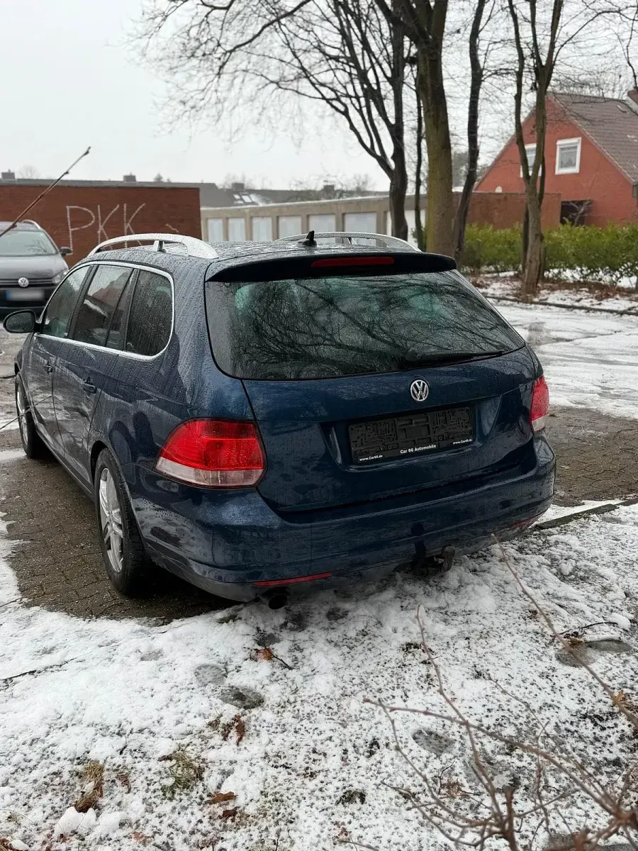Gebraucht VW Golf VI 105 PS (77 kW) 2011 Blau Kleinwagen