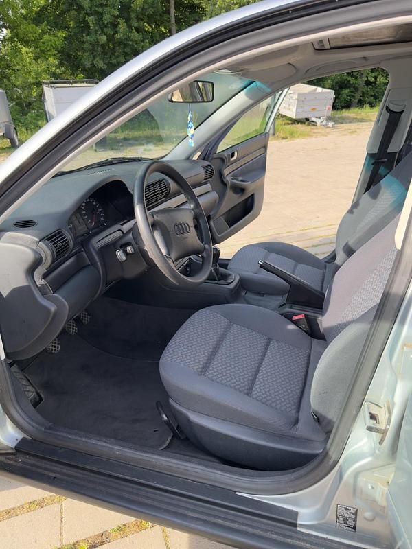 Gebraucht Audi A4 101 PS (74 kW) 1997 Silber Limousine