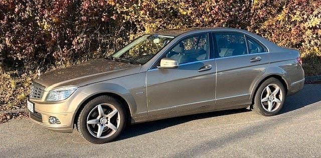 Gebraucht Mercedes C180 156 PS (114 kW) 2011 Beige Limousine