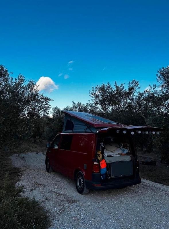 Gebraucht VW Transporter 102 PS (75 kW) 2016 Rot Van