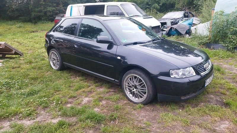 Schwarz Gebraucht 2001 Audi A3 Kleinwagen | 600 € (Superpreis) - Bild 1/4