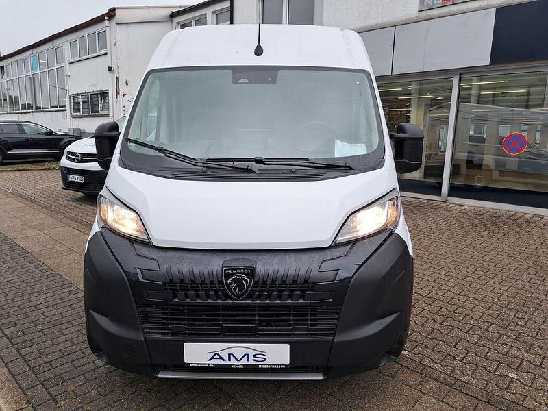 Gebraucht Peugeot Boxer 140 PS (102 kW) 2025 Weiß Van