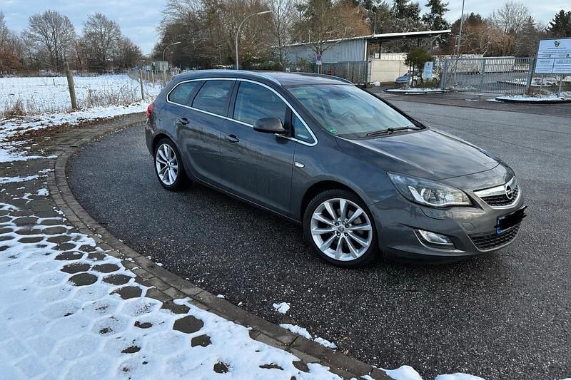 Gebraucht Opel Astra 120 PS (88 kW) 2012 Grau Kombi