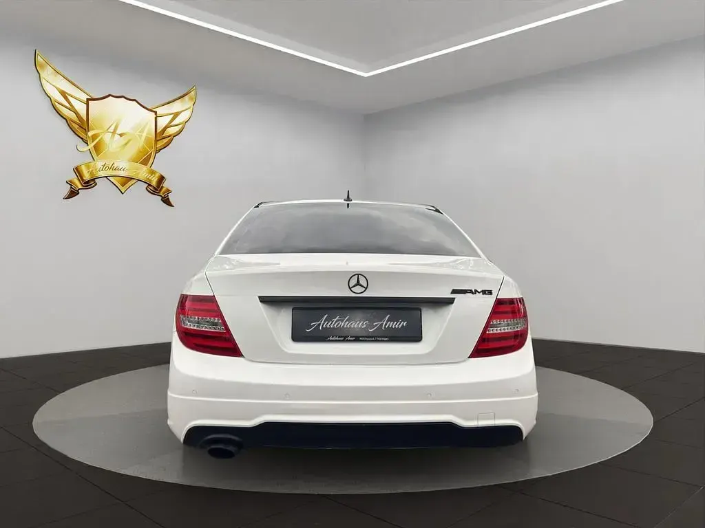 Gebraucht Mercedes C180 Avantgarde 156 PS (114 kW) 2014 Polarweiss  unilack Limousine