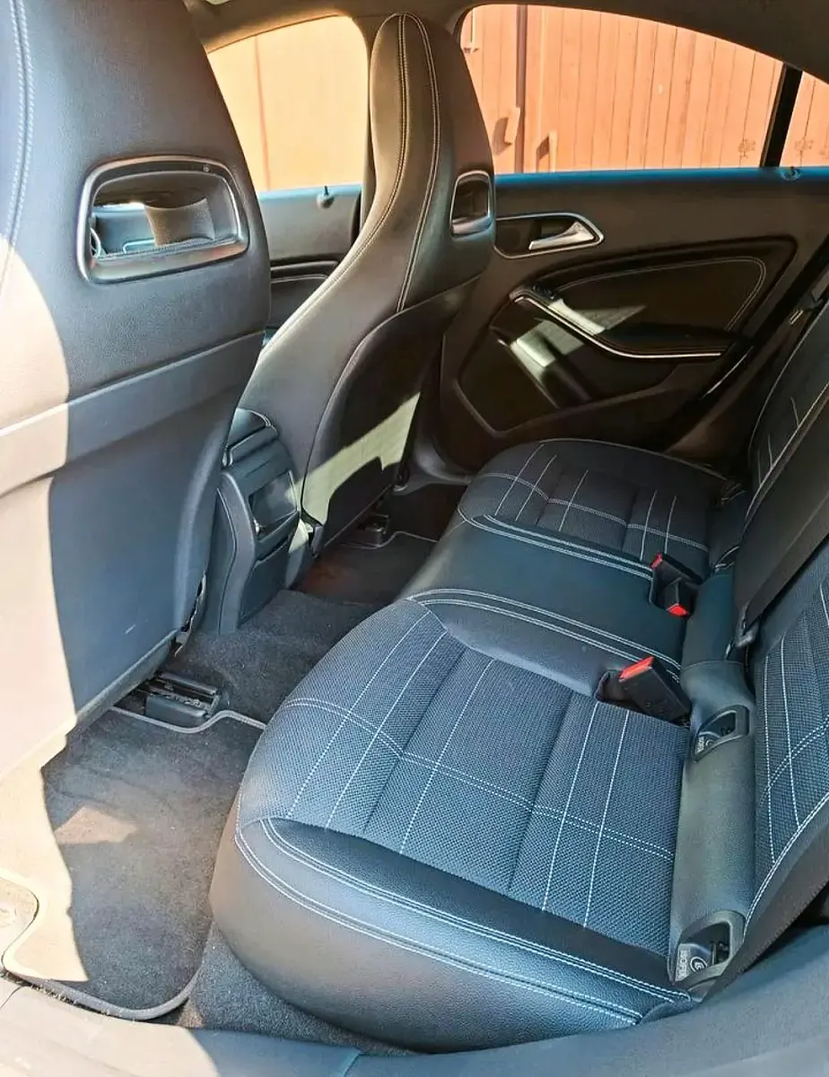 Gebraucht Mercedes CLA180 Urban 122 PS (89 kW) 2015 Schwarz Limousine