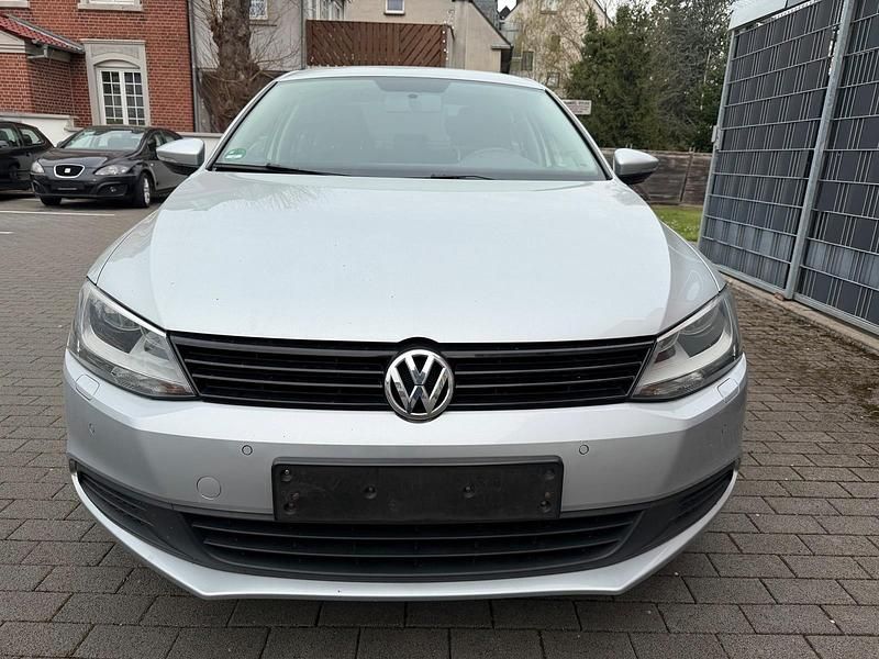 Gebraucht VW Jetta 105 PS (77 kW) 2012 Silber Limousine