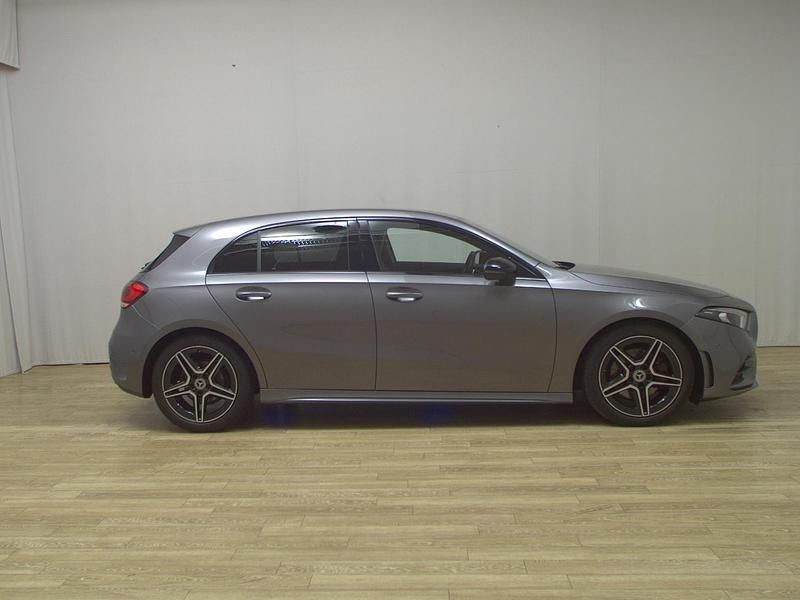 Grau Gebraucht 2021 Mercedes A220 AMG line Limousine | 29.980 € (Fairer Preis) - Bild 1/4