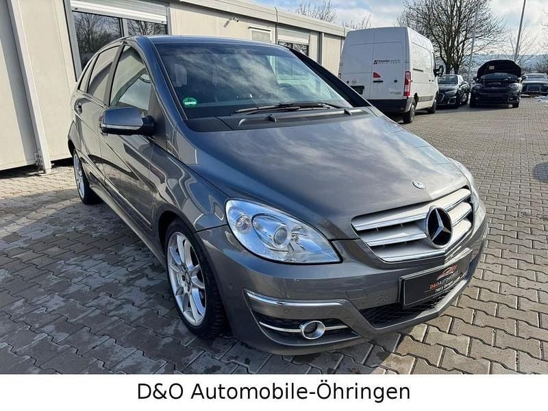 Gebraucht Mercedes B200 140 PS (102 kW) 2010 Grau Van / Kleinbus