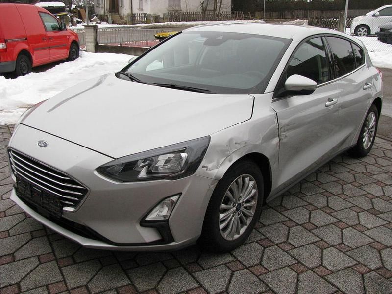 Gebraucht Ford Focus Titanium 125 PS (91 kW) 2021 Silber Limousine