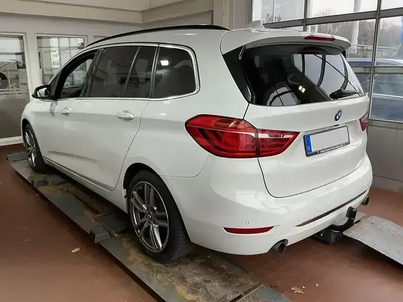 Gebraucht BMW 220 Gran Tourer Luxury Line 190 PS (139 kW) 2016 Weiß Van / Kleinbus