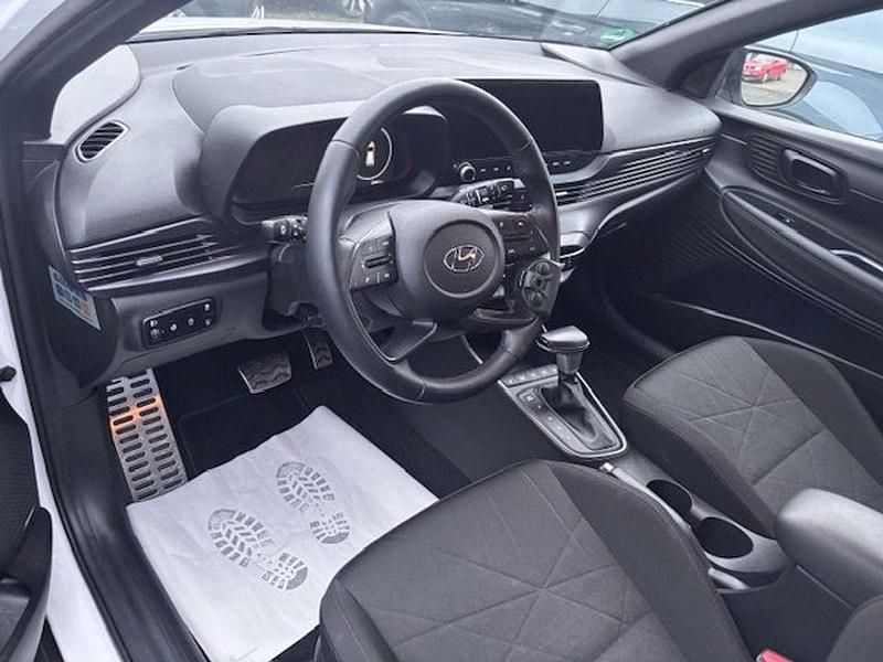 Gebraucht Hyundai Bayon 101 PS (74 kW) 2023 Atlas white / sol SUV