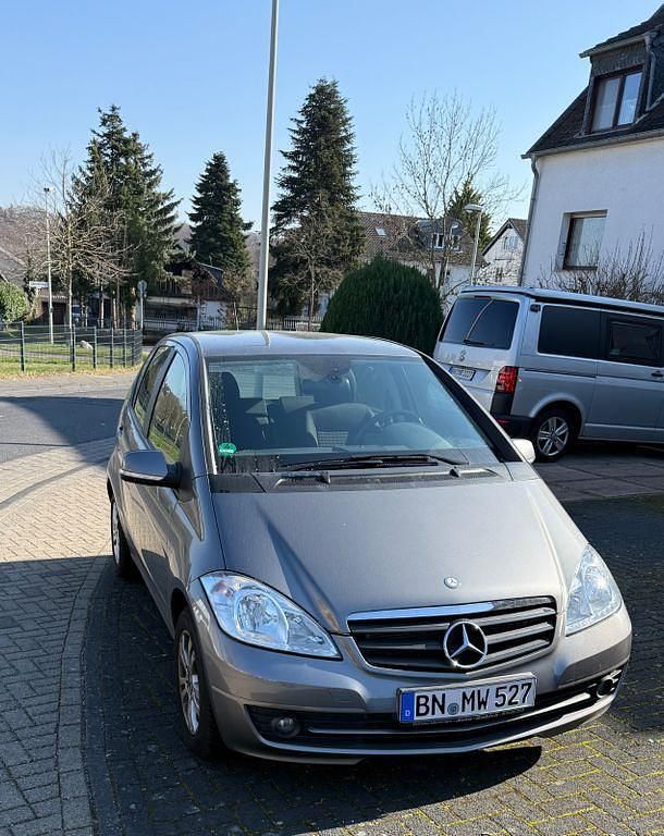 Gebraucht Mercedes A180 116 PS (85 kW) 2012 Grau Van / Kleinbus