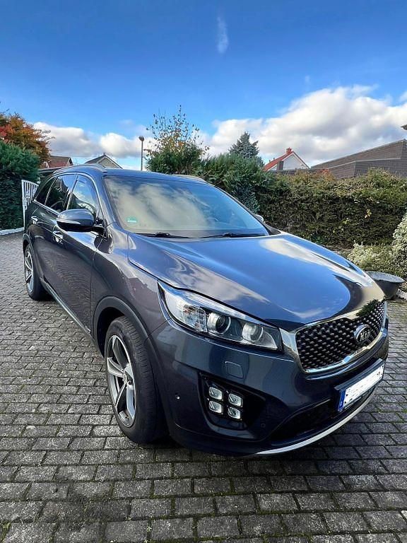 Grau Gebraucht 2017 Kia Sorento Platinum Edition SUV | 16.800 € (Fairer Preis) - Bild 1/4