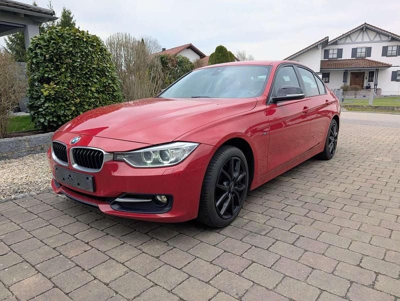Gebraucht BMW 320 Efficient Dynamics 163 PS (119 kW) 2012 Rot Limousine
