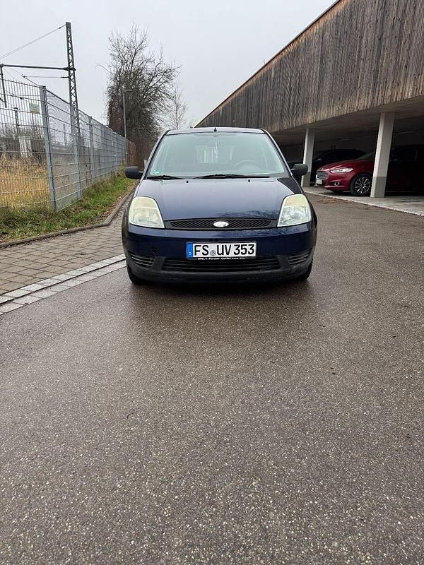 Blau Gebraucht 2005 Ford Fiesta Ambiente Limousine | 1.400 € (Guter Preis) - Bild 1/4