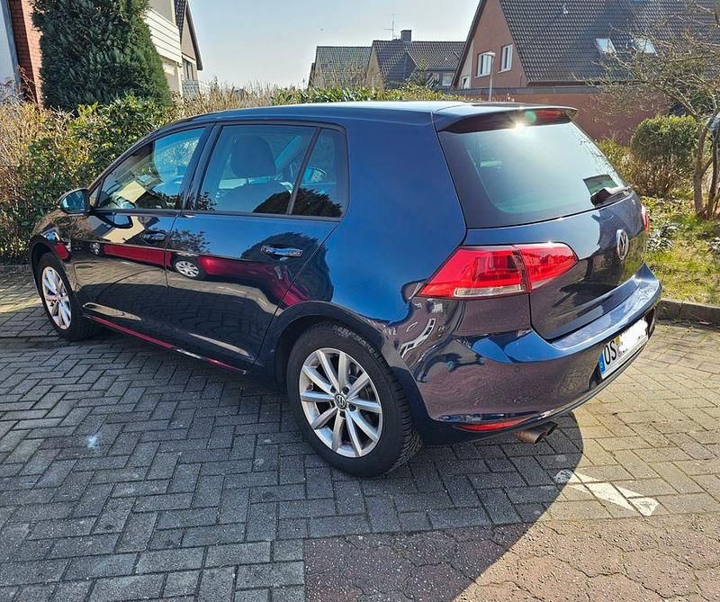 Gebraucht VW Golf VII LOUNGE 125 PS (91 kW) 2015 Blau Limousine
