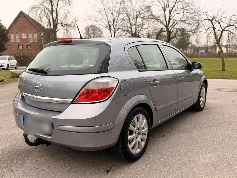Gebraucht Opel Astra 105 PS (77 kW) 2008 Andere farben Kleinwagen